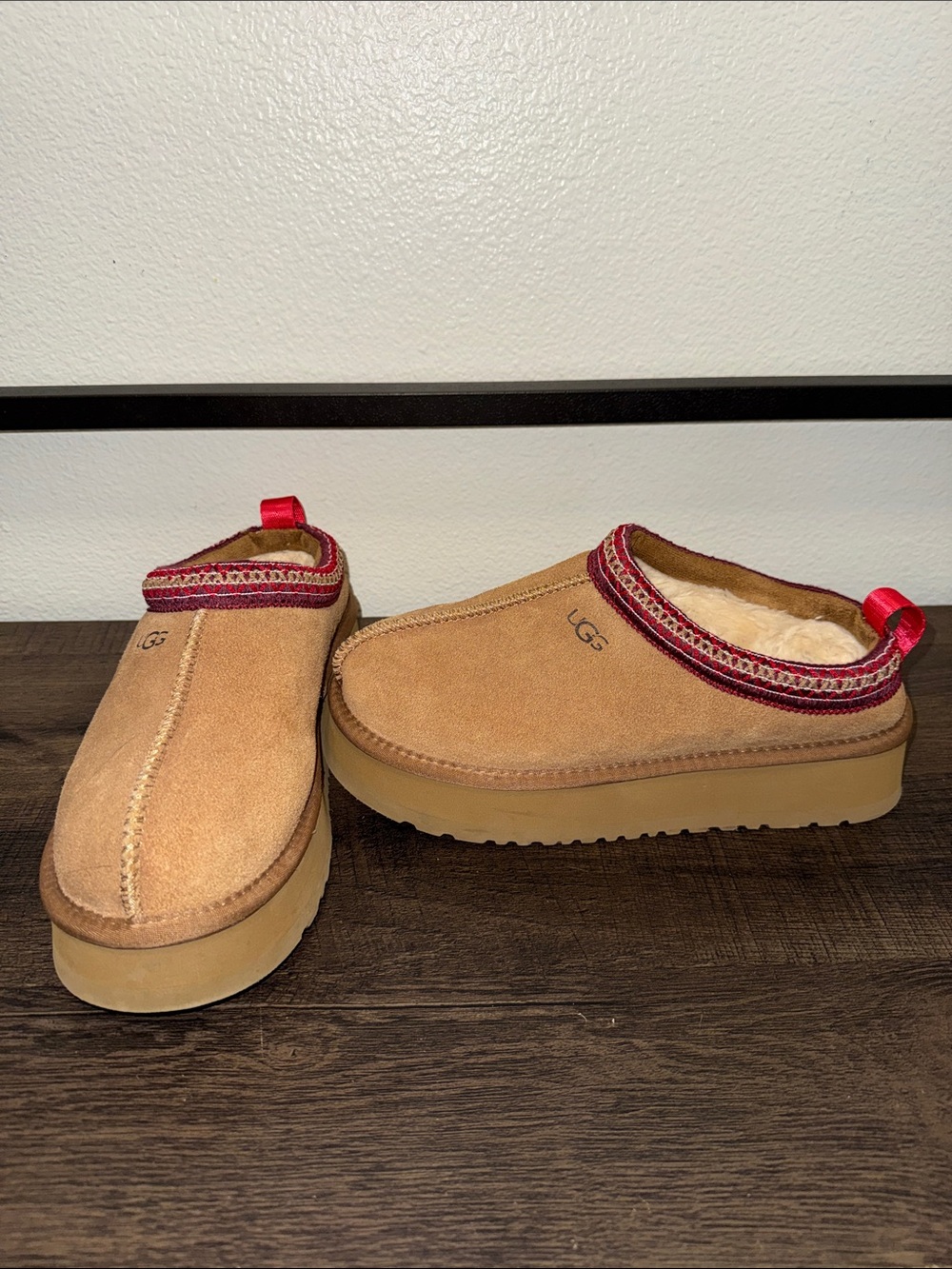 “UGG” Chestnut Suede Slip-On Platform Slipper with Red Trim size 9